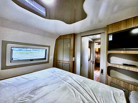Área de dormir com janelas blackout e ar-condicionado